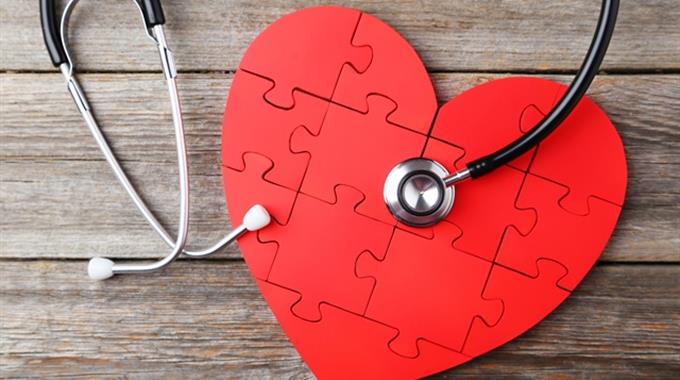 Jigsaw heart & stethoscope